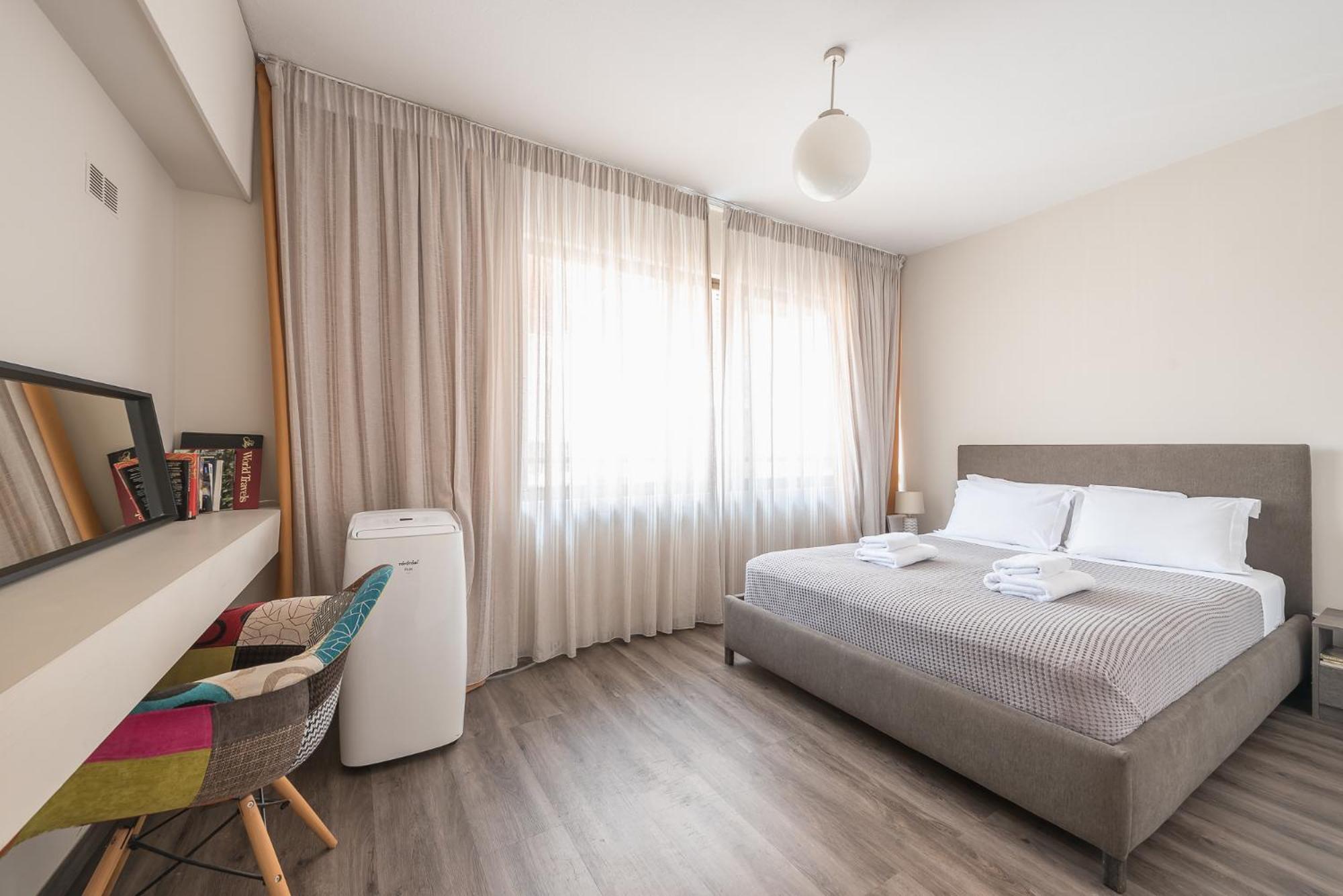 Apartment Steps From Historic Center Plaka Athena Bagian luar foto