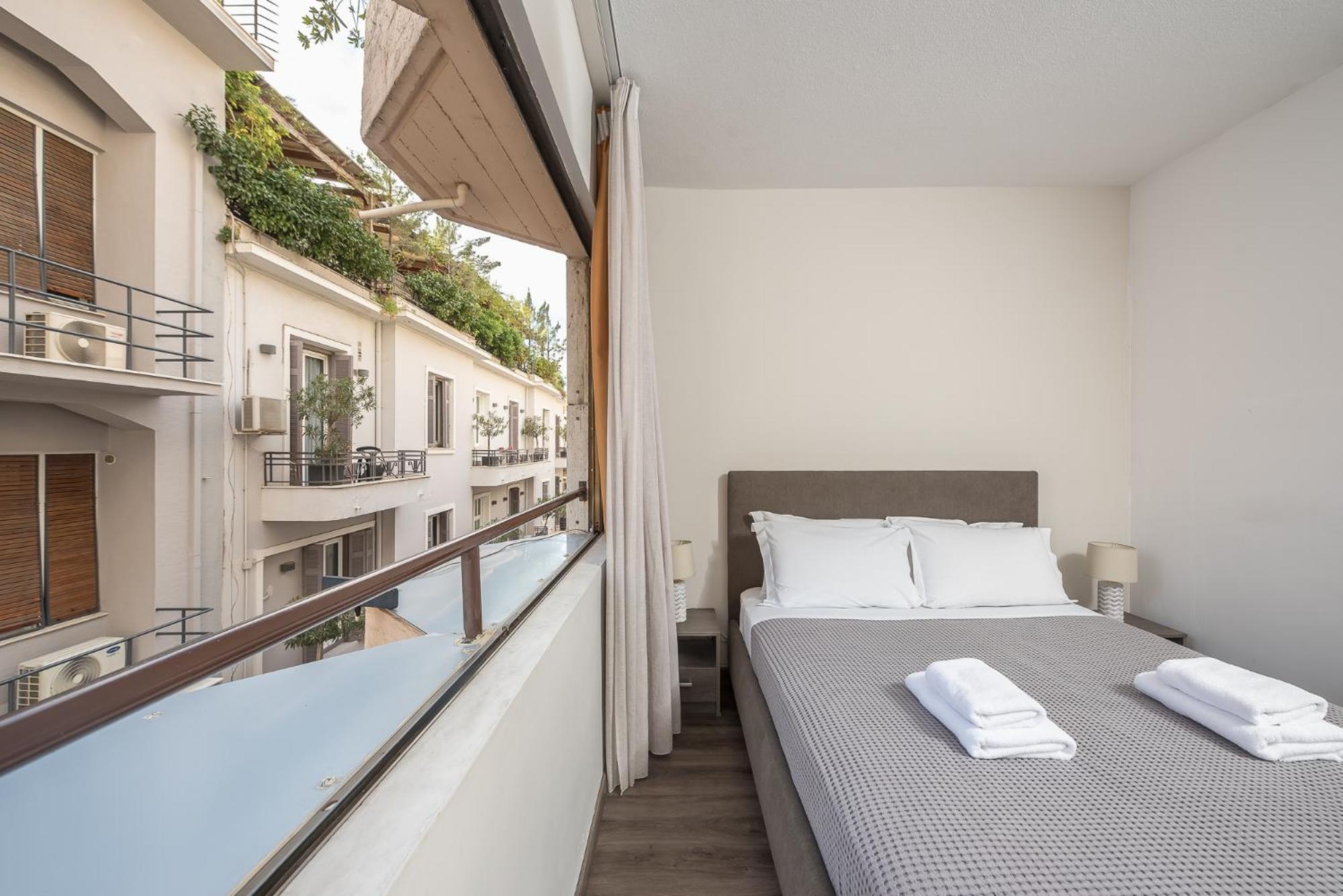 Apartment Steps From Historic Center Plaka Athena Bagian luar foto